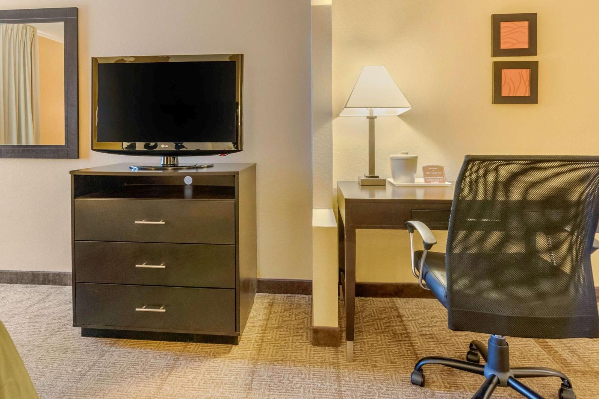 Quality Inn & Suites Lenexa Kansas City Εξωτερικό φωτογραφία