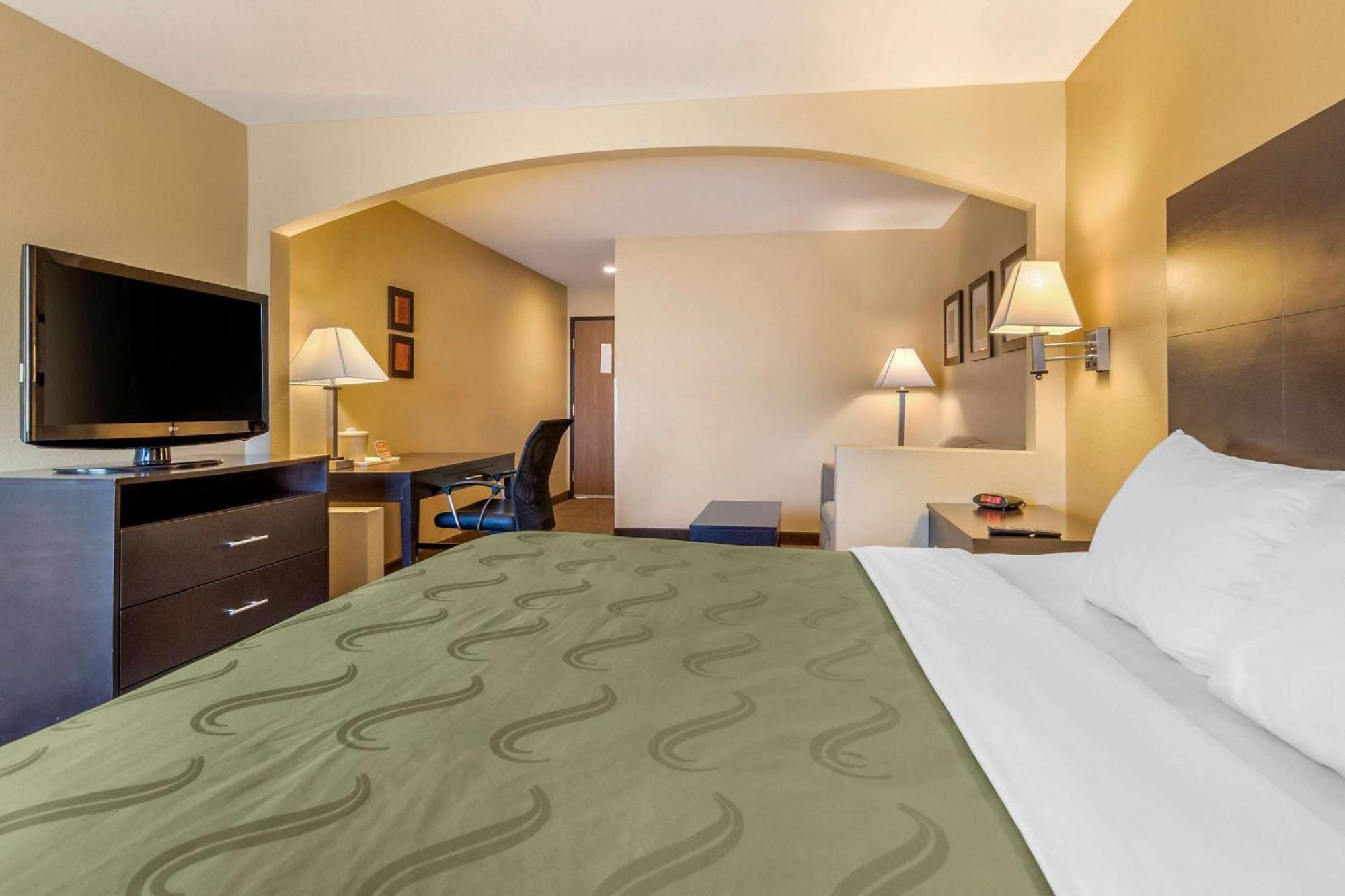 Quality Inn & Suites Lenexa Kansas City Εξωτερικό φωτογραφία