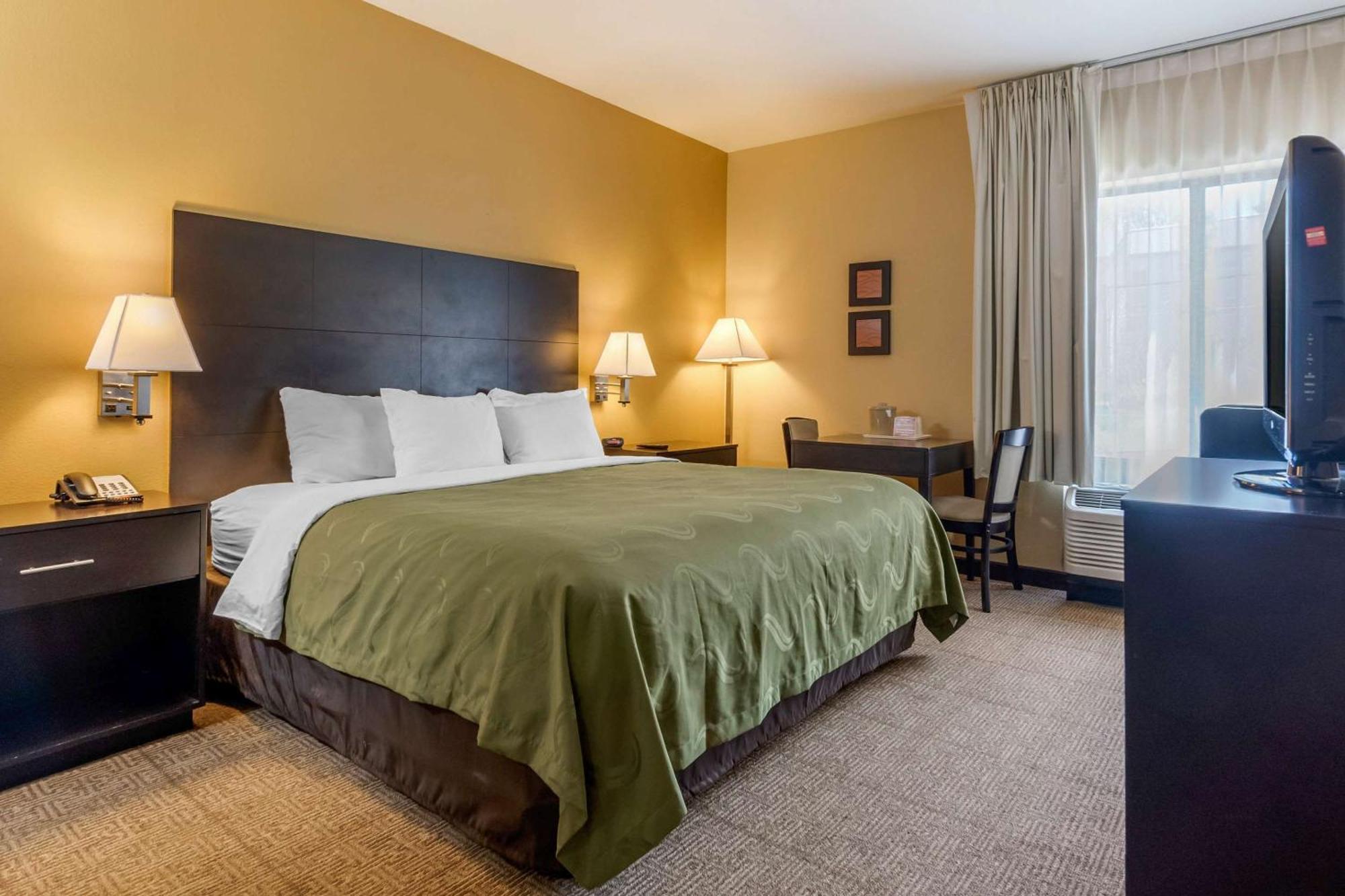Quality Inn & Suites Lenexa Kansas City Εξωτερικό φωτογραφία