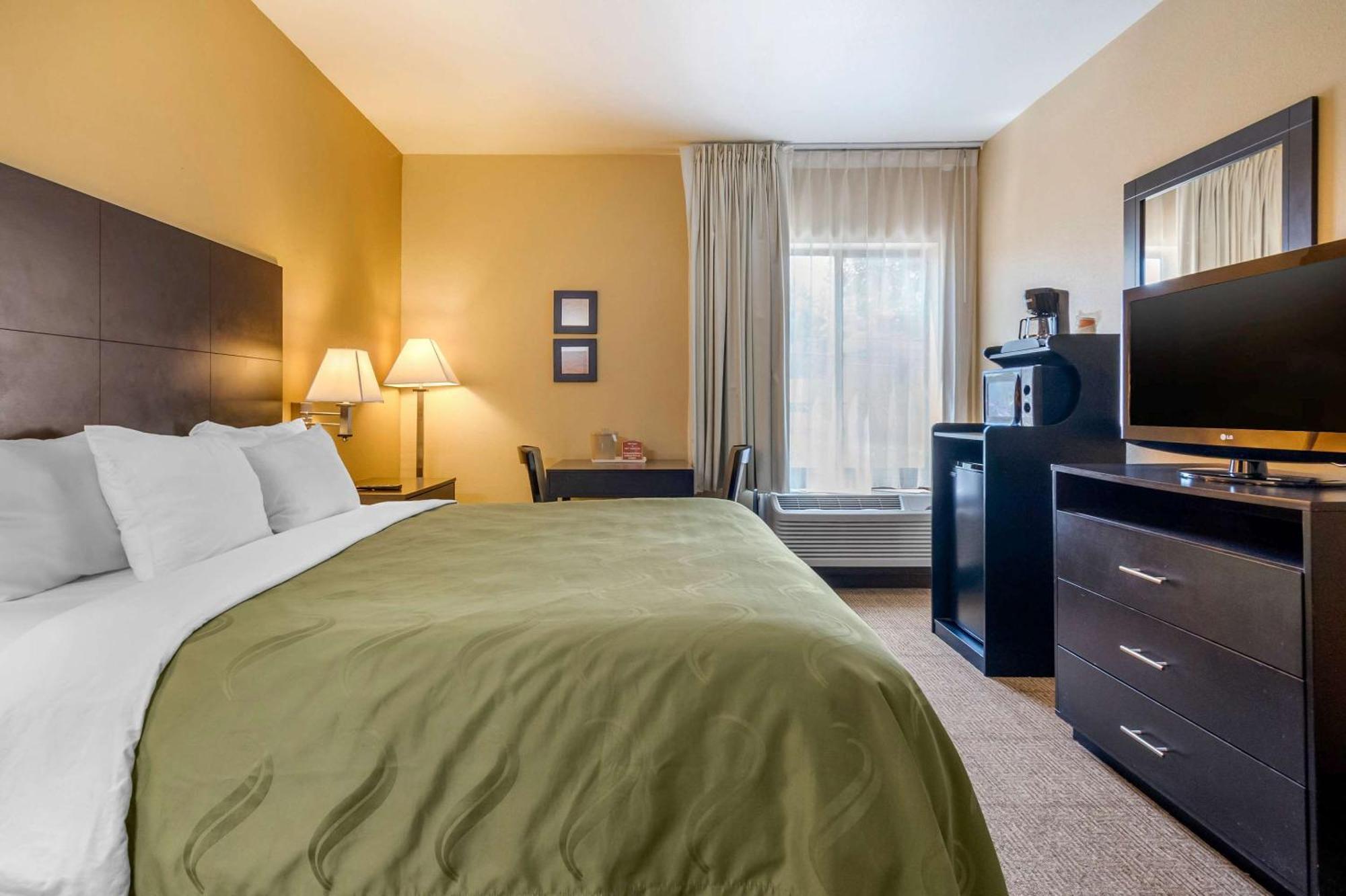 Quality Inn & Suites Lenexa Kansas City Εξωτερικό φωτογραφία