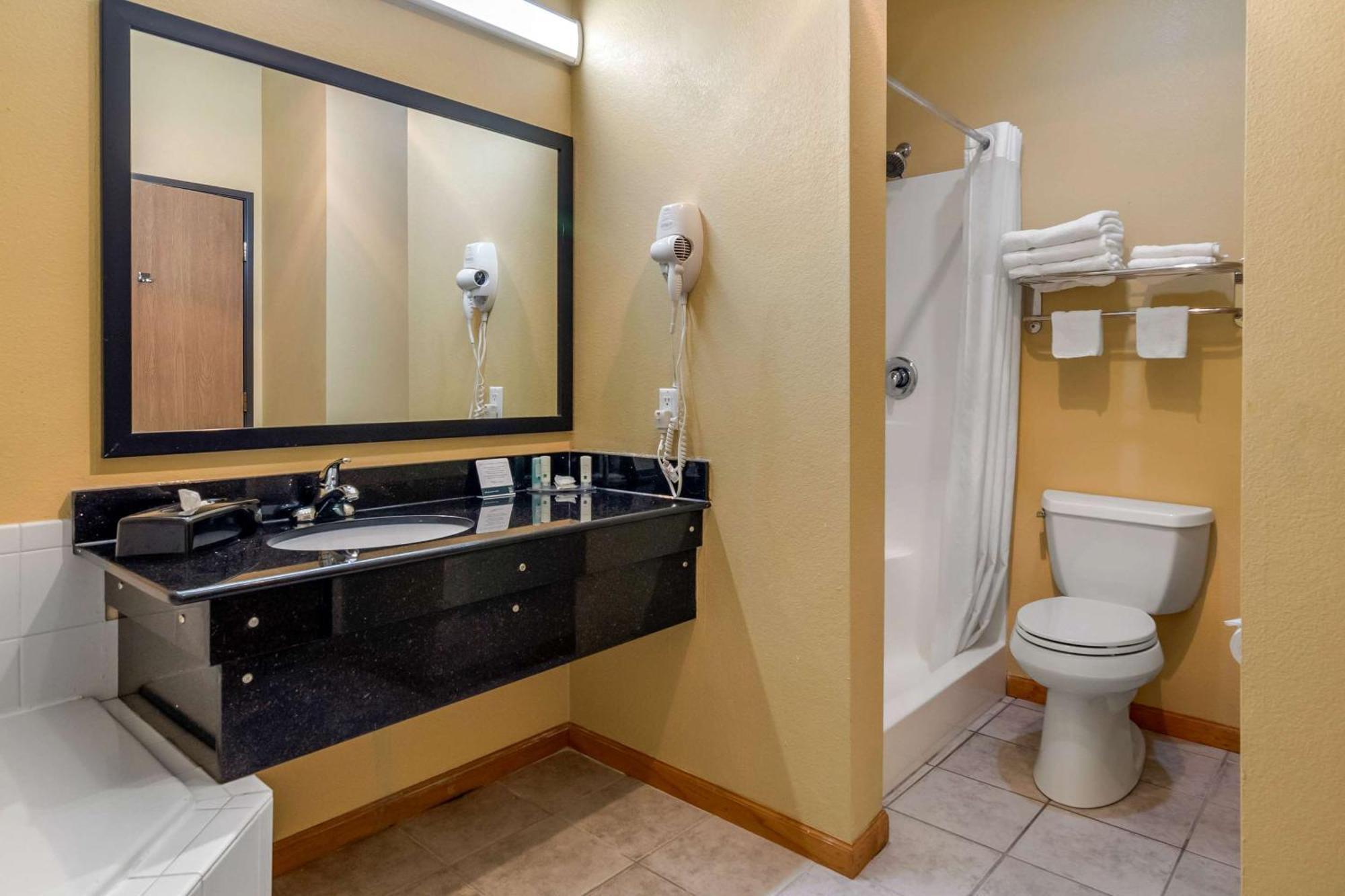 Quality Inn & Suites Lenexa Kansas City Εξωτερικό φωτογραφία