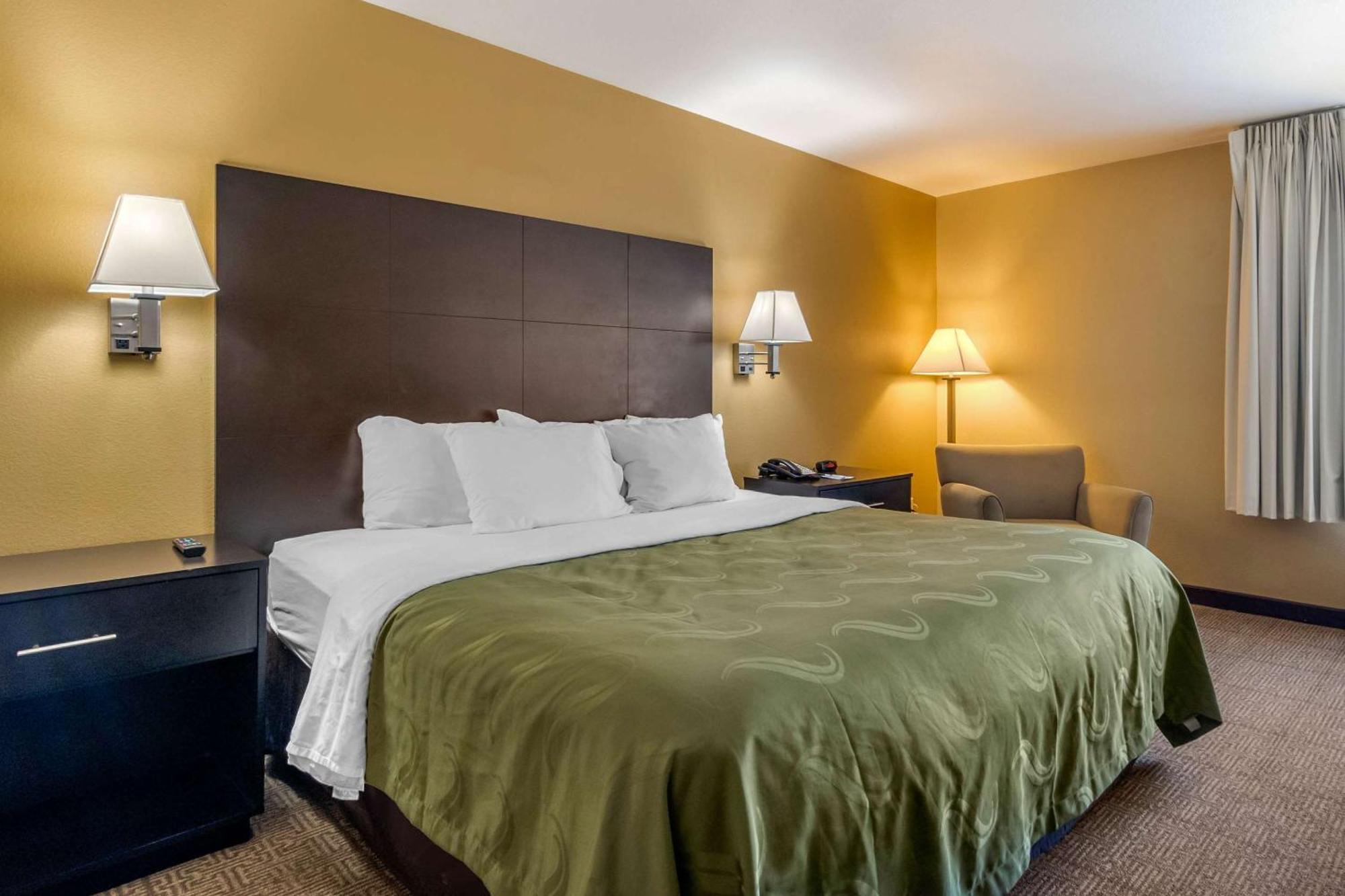Quality Inn & Suites Lenexa Kansas City Εξωτερικό φωτογραφία